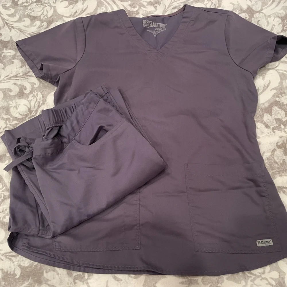 Women’s Grey’s Anatomy Scrub Set Size Medium Gray - Picture 1 of 9